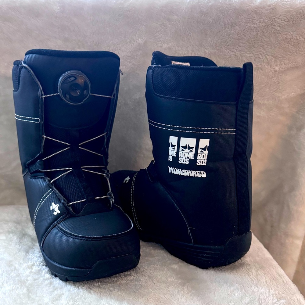 Rome Minishred Snowboard Boots - sz 4 youth